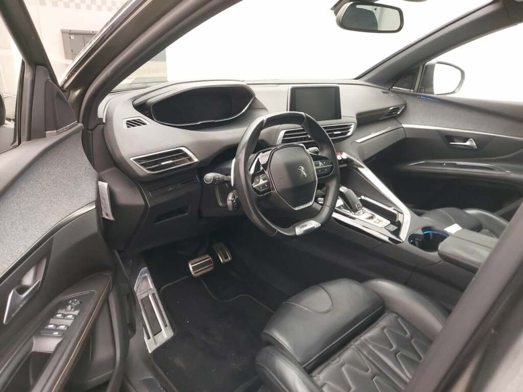 Peugeot 5008,7 locuri.