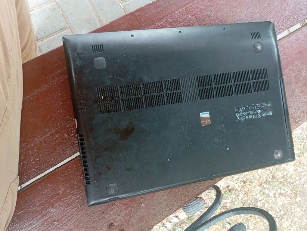 Lenovo IdeaPad Y570

Экран (диагональ, разрешение, тип матрицы