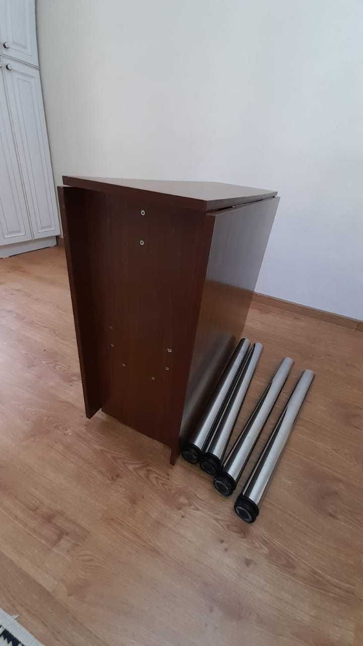 Стол раскладной. В отличном состоянии.