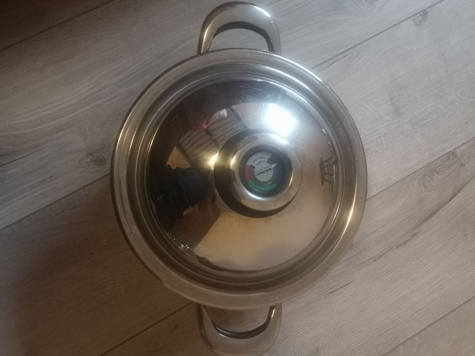 Комплкт тенджери с котлон за тях