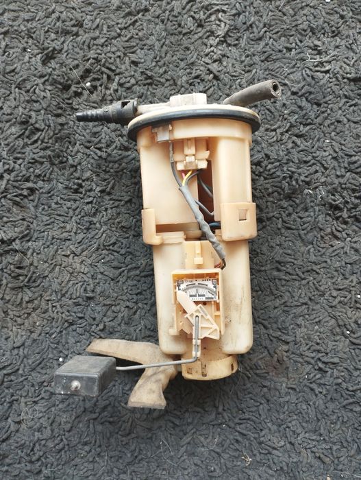 Toyota yaris 99-05 бензостанция в сборе