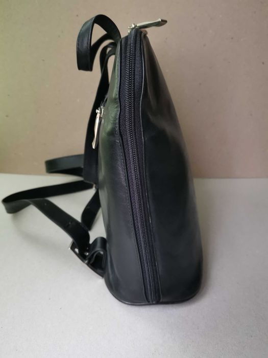 Кожена раница, черна