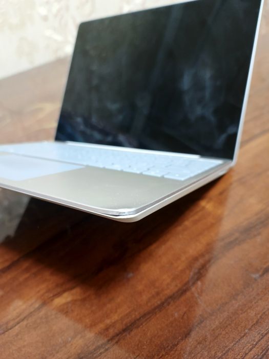 Microsoft Surface 3(15-inch) noutbuk sotiladi