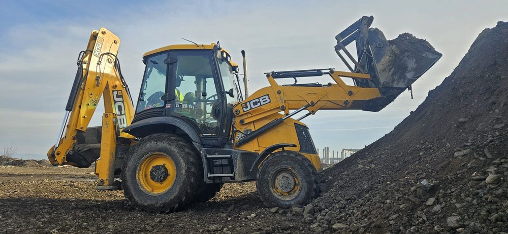 Inchiriez buldoexcavator  JCB 3CX model nou 2020, cu Picon Silented.