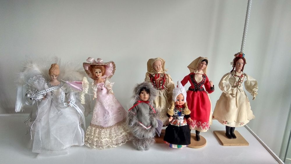 Кукли, етно от различни дестинации.