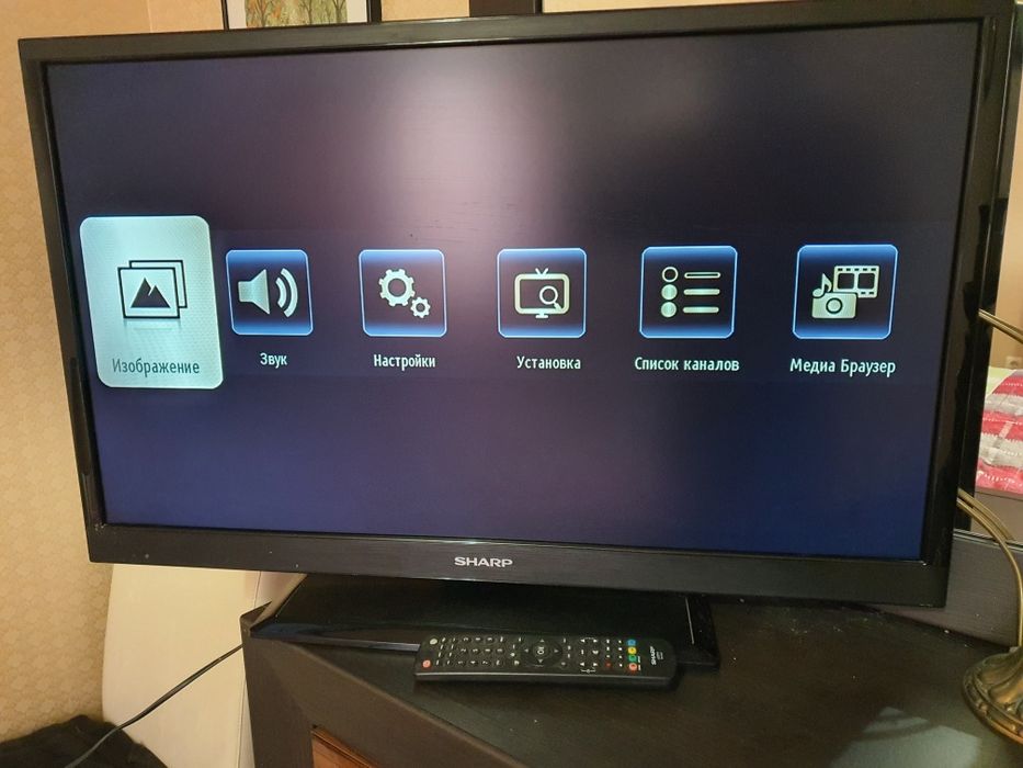 Телевизор Sharp 32". Исползван 1 сезон. Отлично състояние.