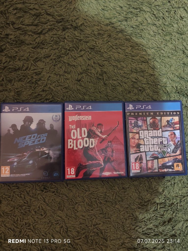 Продавам ps4 pro 1TB