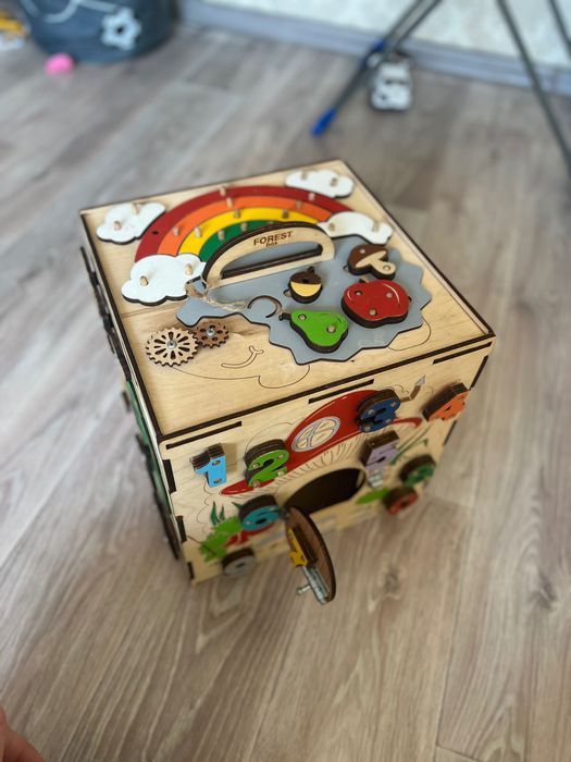 Бизикуб, развивающий куб