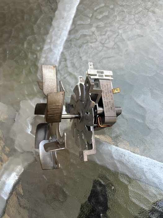 Вентилаторна перка със моторче за готварска фурна моделът е в галерия