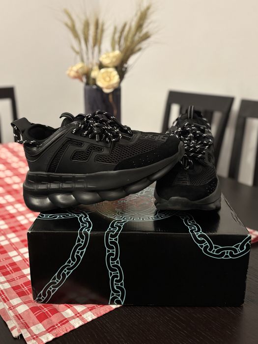 versace chain reaction