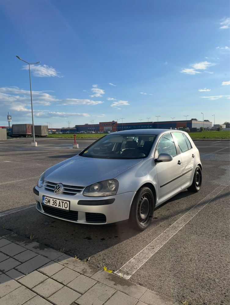 Vand Golf 5 1.6 benzina