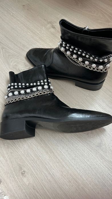 Боти черни-ZARA, размер 41, еко кожа с маниста , нови
