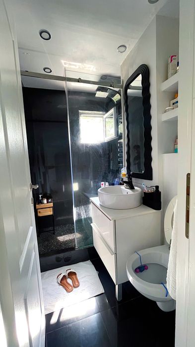 Vând sau schimb apartament renovat și mobilat modern! Zona Vest.