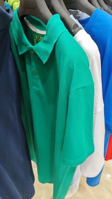 Futbolka va logotip
