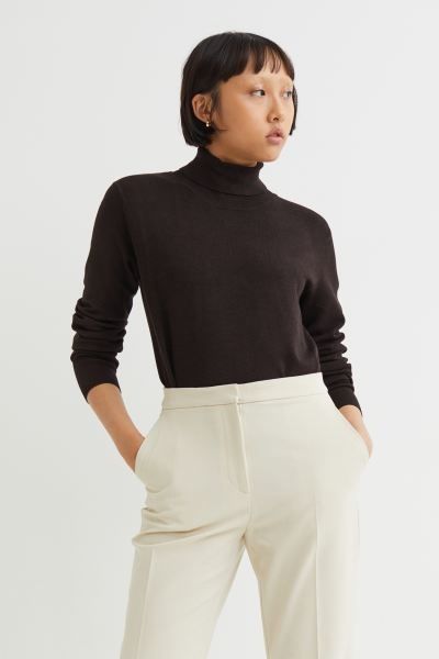 Malete, bluze pe gat