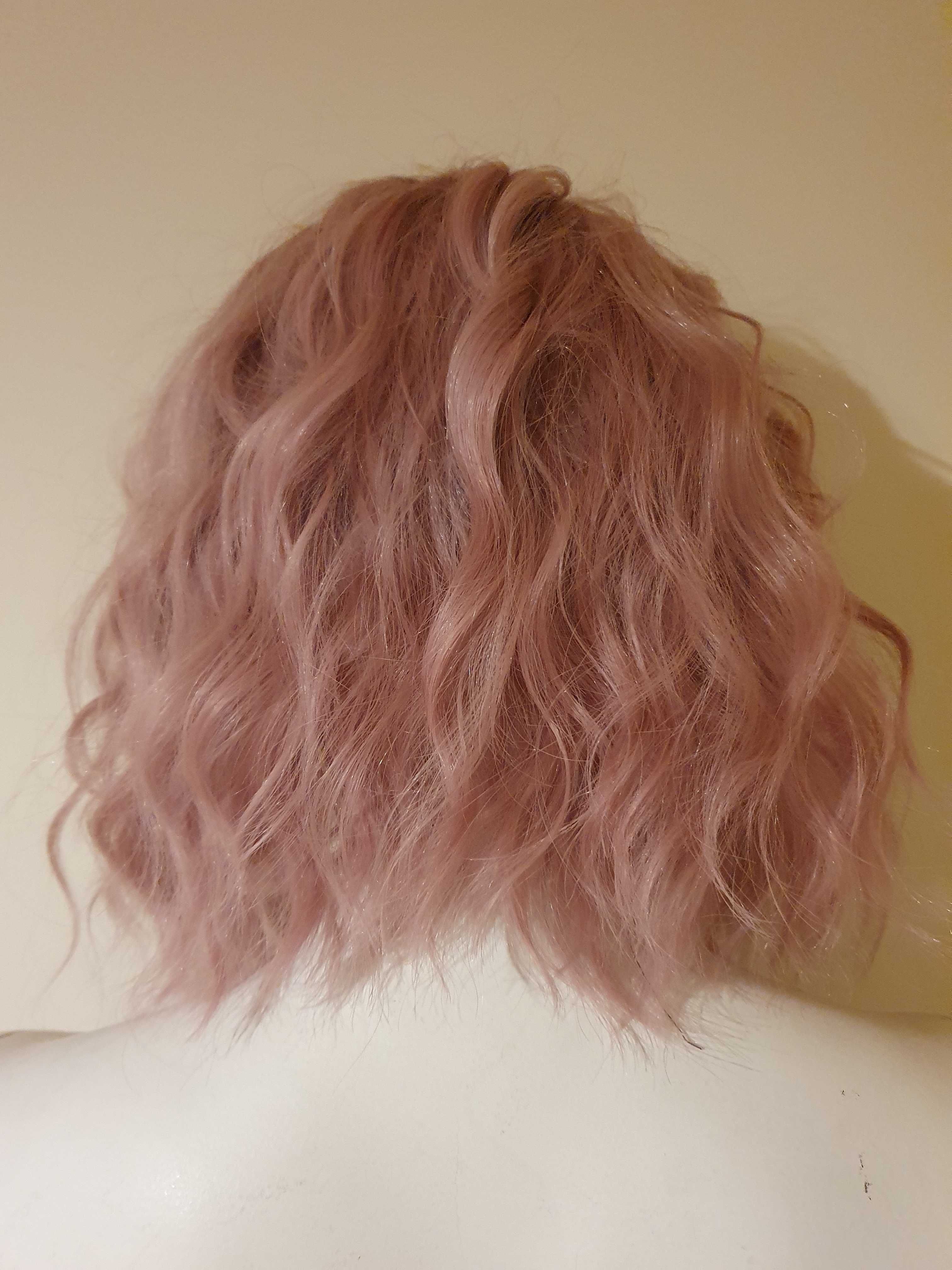 Тъмно розова средна перука