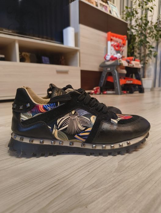 Маратонки valentino