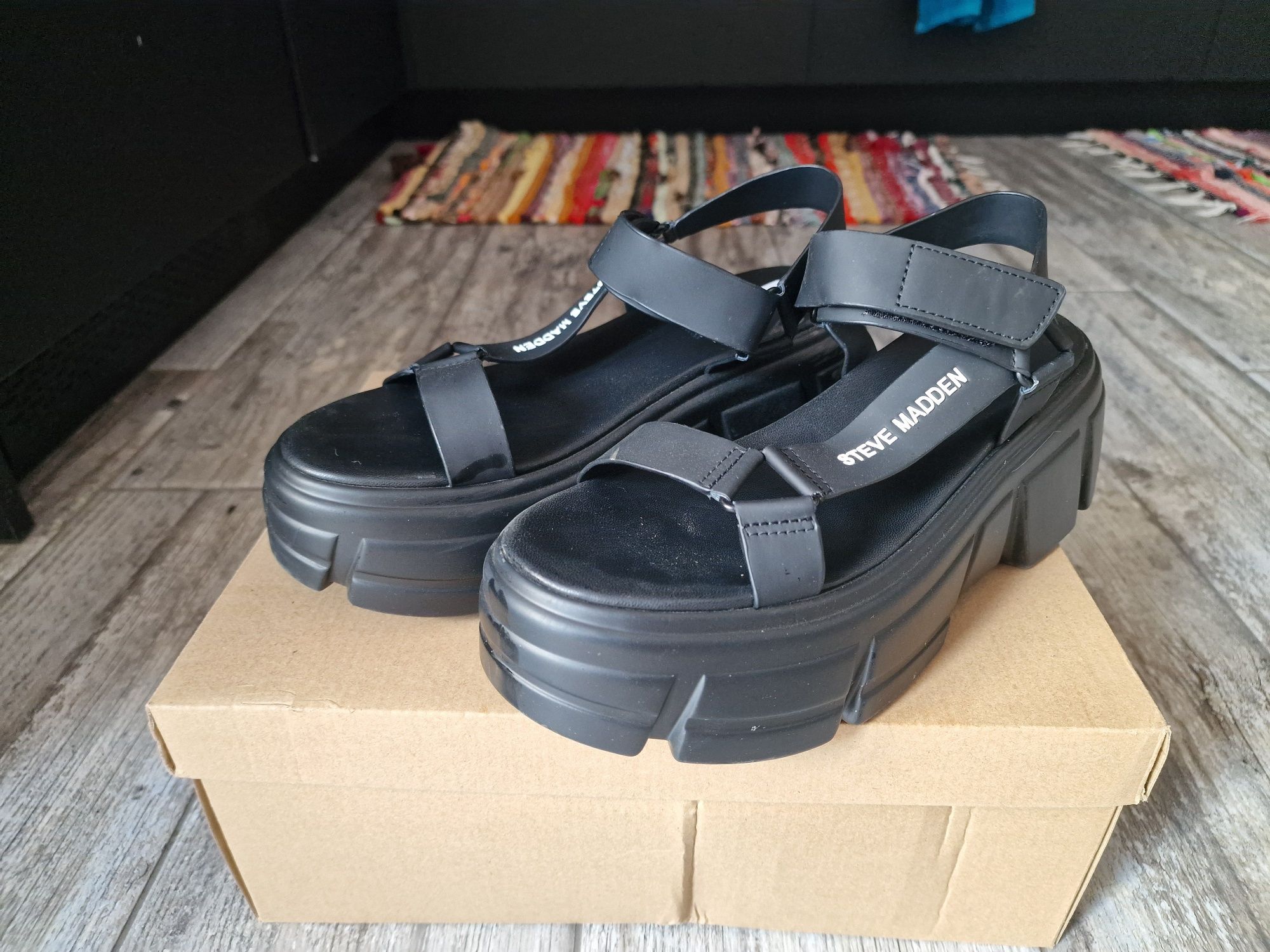 Сандали Steve Madden 37номер, нови
