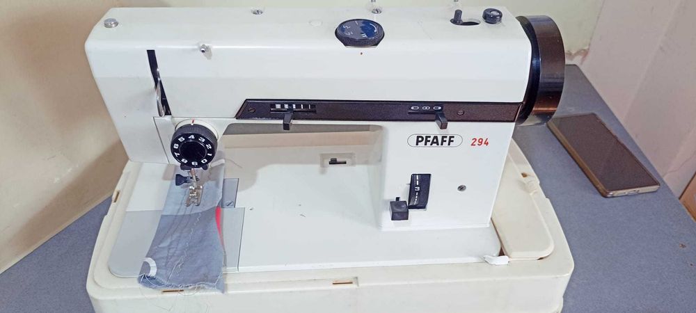 Masina de cusut Pfaff 294 metalic