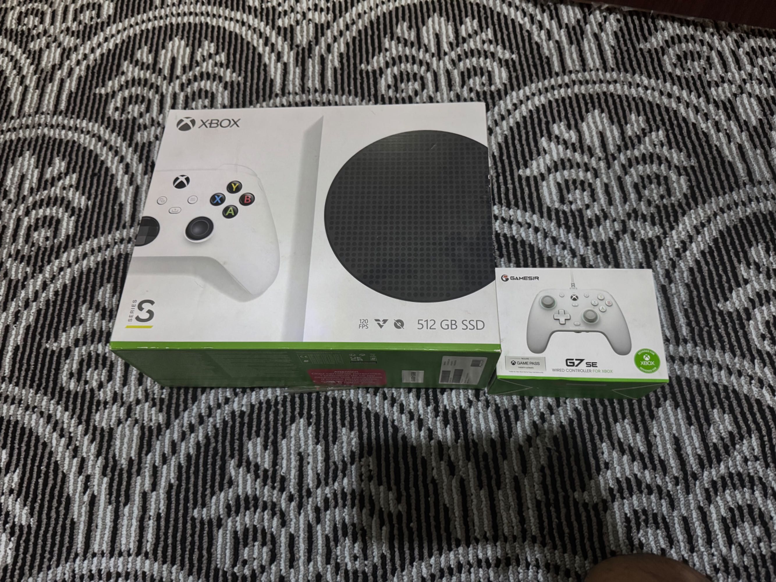 XBOX SERIES S. 2 oy ishlatilgan holati hali yangi.