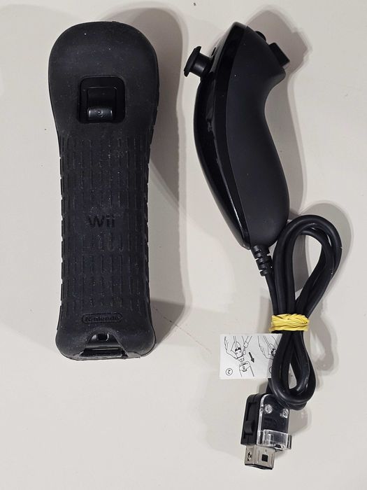 Nintendo Wiimote negru Motionplus Inside cu Nunchuck si husa colectie