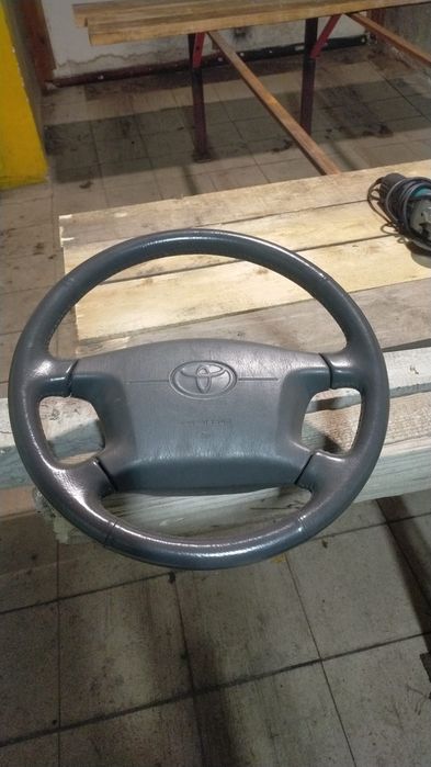 Toyota Camry.  Руль