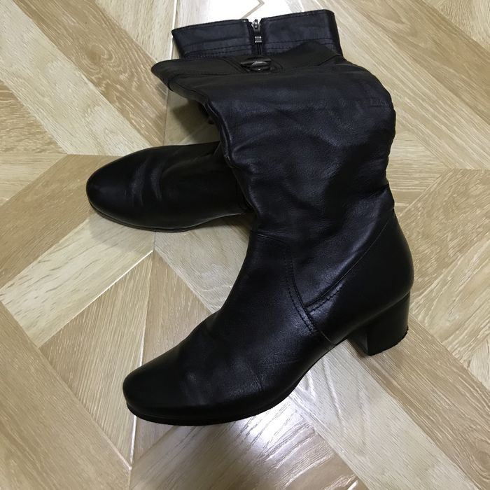 Продам кожаные сапоги