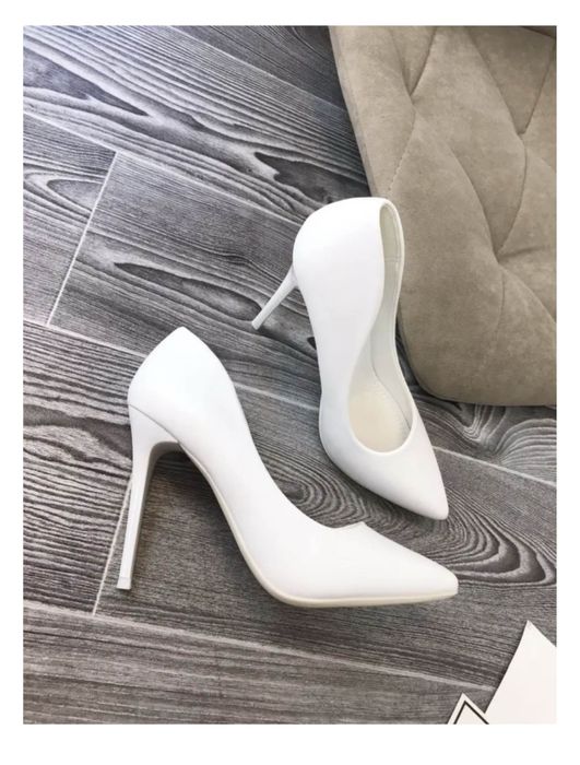 Женские белые туфли