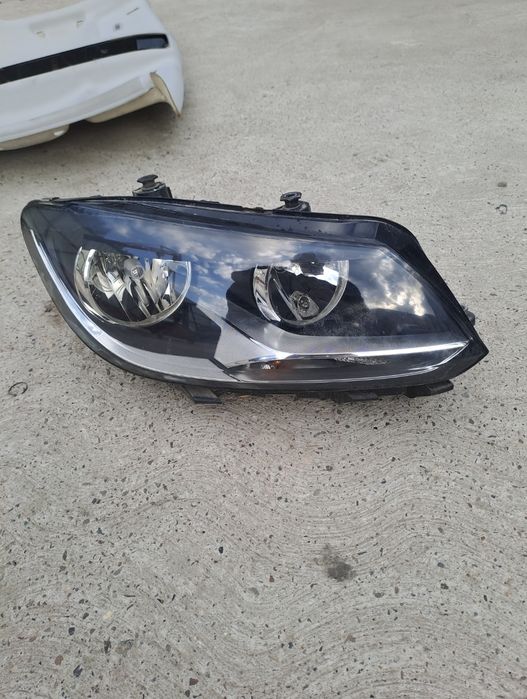 Far dreapta Volkswagen Touran 2012 monovolum 1.6 volan stanga de europ