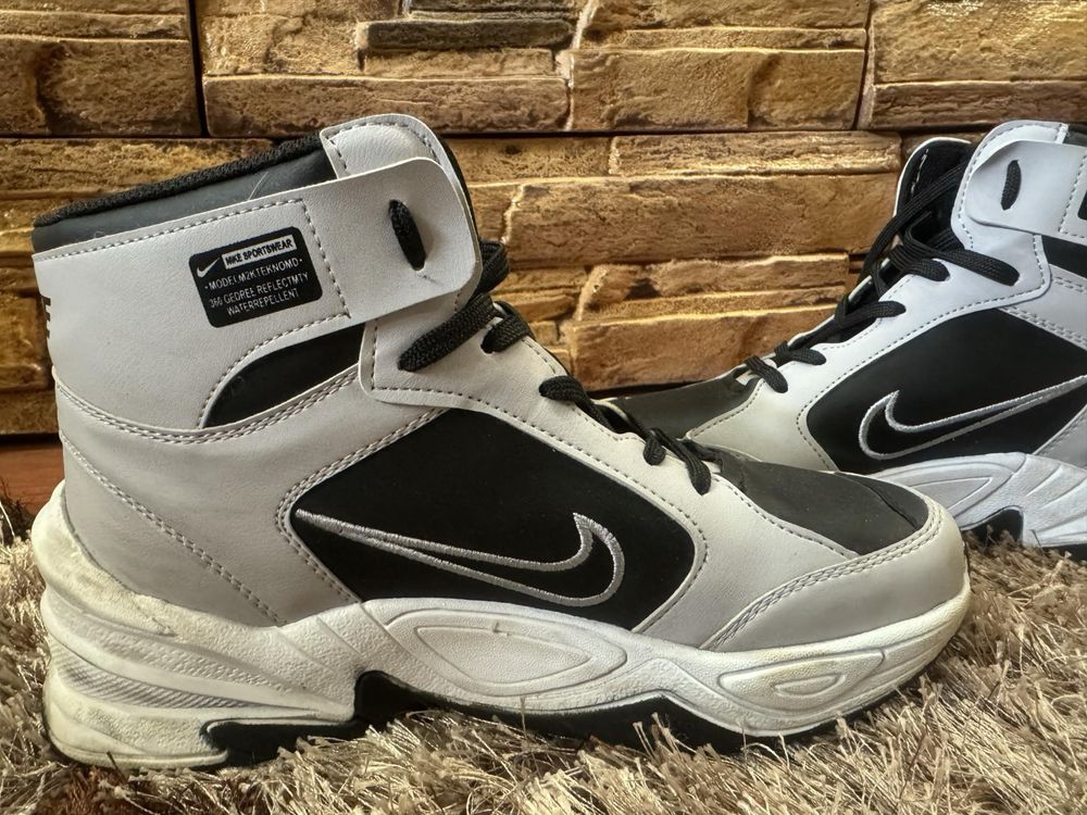 Сиви кецове Nike