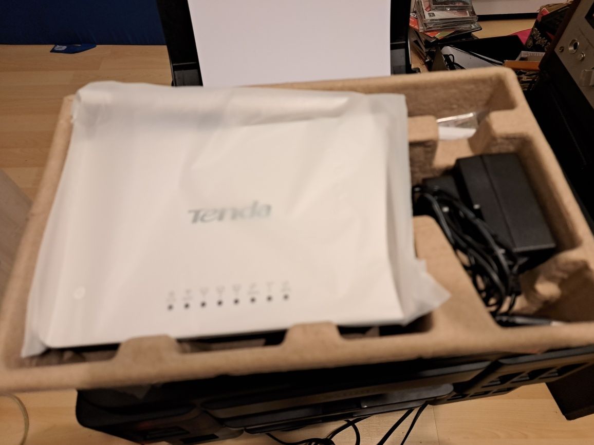 Routere wireless Tenda F3 și Netgear  JWNR200