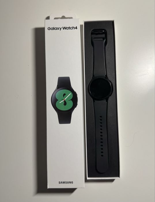 Samsung Galaxy Watch4, 40mm, BT BLACK+două curele de schimb cadou