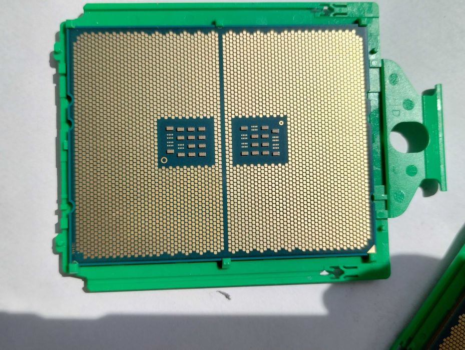 De vanzare procesor Amd Epyc 7v12  , 64 core 128 threads .
