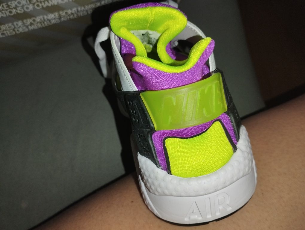 Обувки Nike Air Huarache DH4439 101