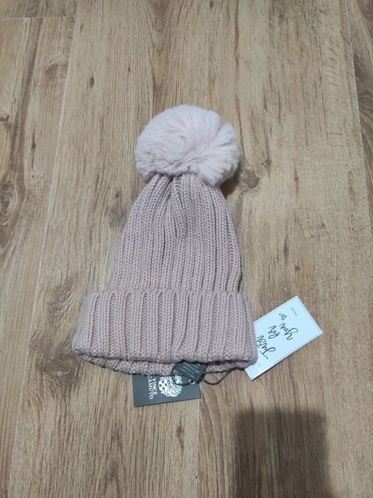 Căciulă damă cu pompom