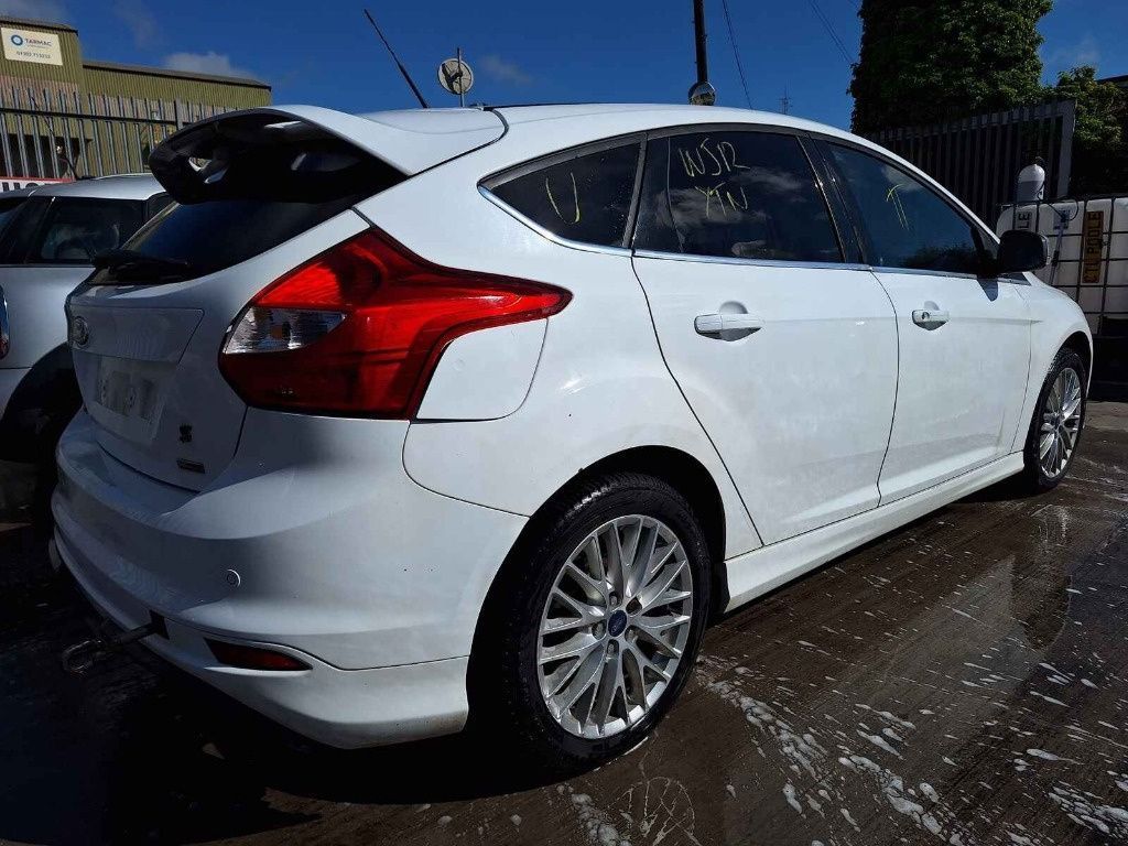 Bara spate Ford Focus 3 ST LINE 2012 HATCHBACK 1.6 i JQDB JQDA 150hp