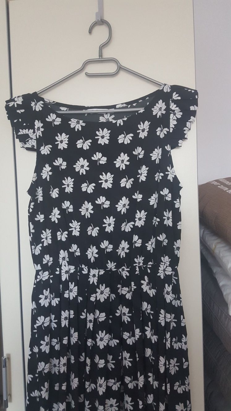 Rochie neagra cu flori primavara-vara, New-look, masura 42, Bucuresti