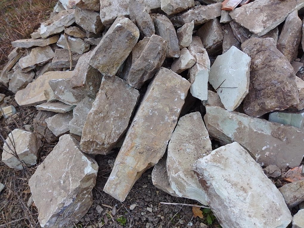 PF. Vând piatră cioplită ideala pt ziduri,beciuri,scări,garduri,etc