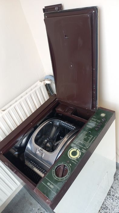 Продавам автоматична пералня.