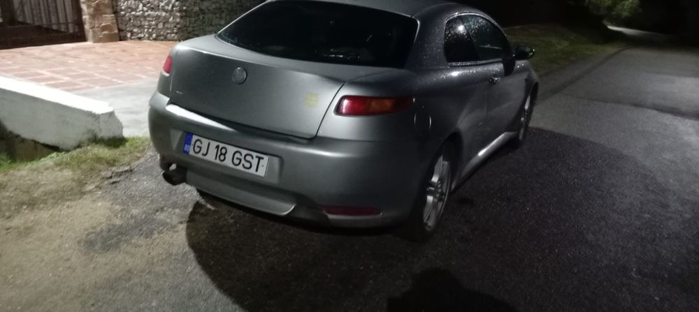 Vând Alfa Romeo GT 2.0