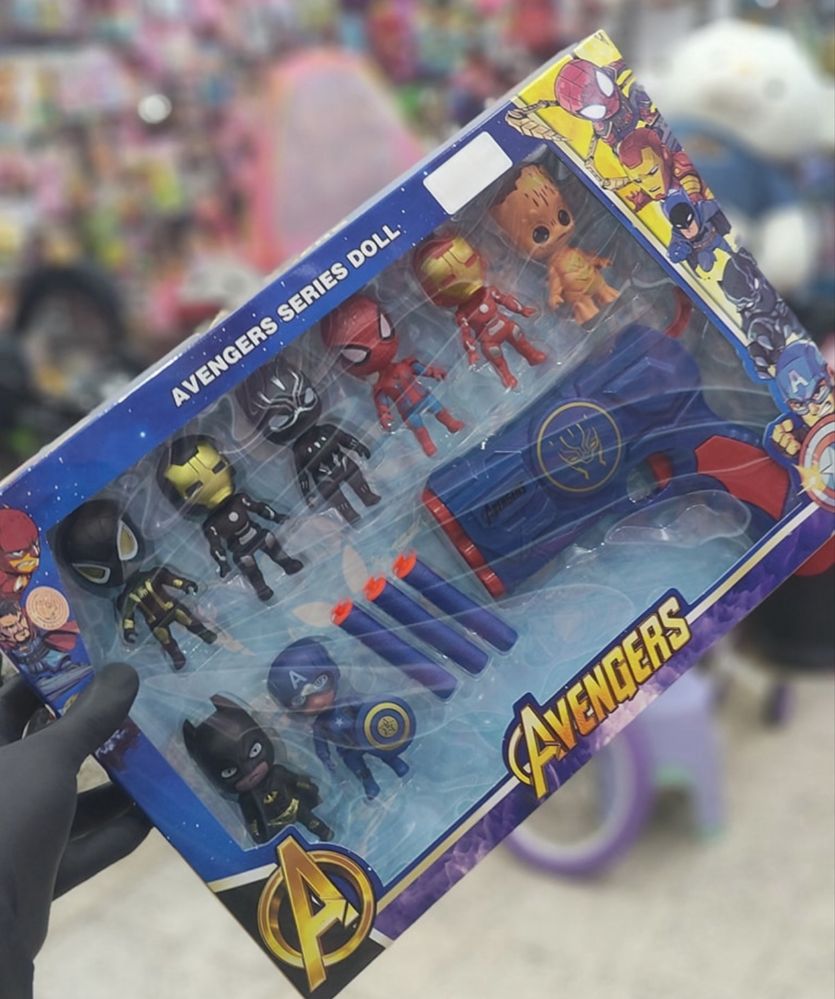 Комплект 8 фигурки с пистолет Avengers, Spiderman/Непобедимите