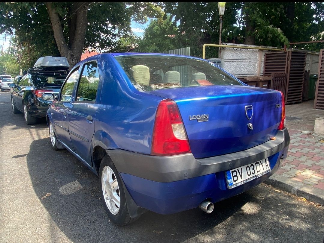Vând Dacia Logan