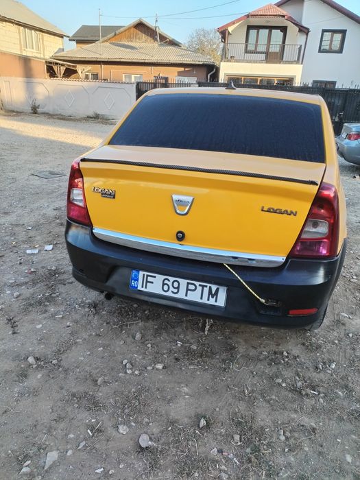 Vând Dacia Logan