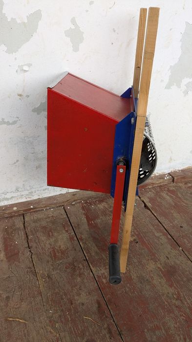 Răzătoare manuală pentru fructe și legume