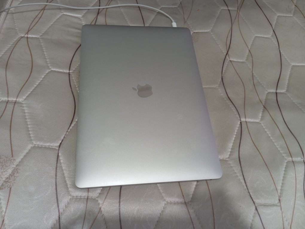 Macbook Pro 15-inch, 2017 Core i7 430 cycle