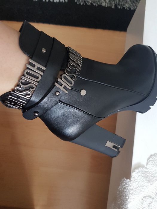 Стилни Дамски боти