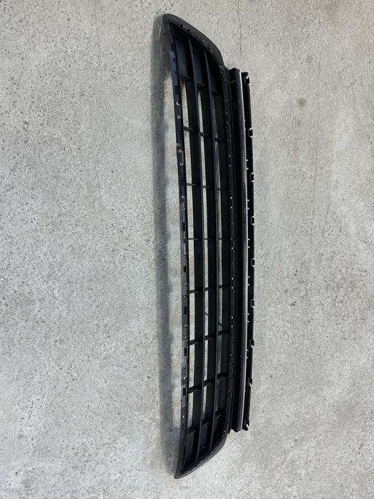 Grilă inferioară bară față vw golf 7.cod:5g0853677.a.
