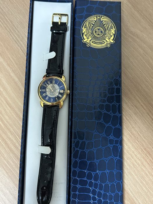 Наручные механические часы