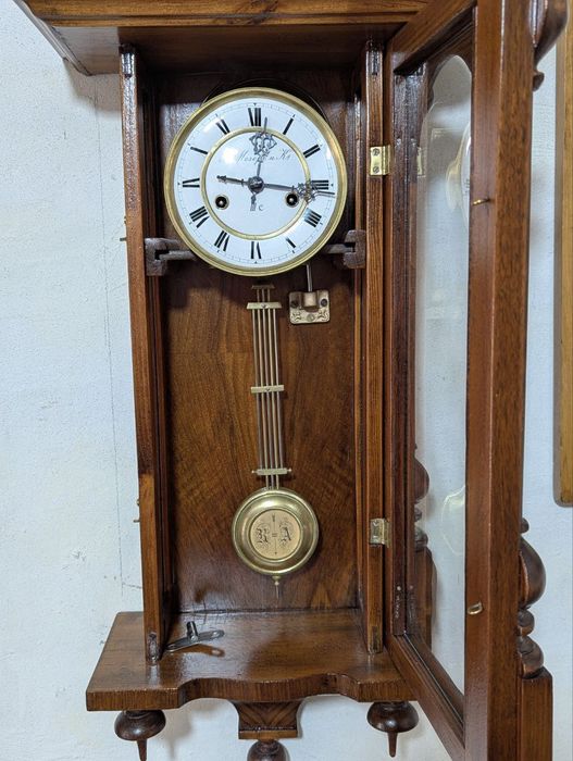 Продам старинные часы