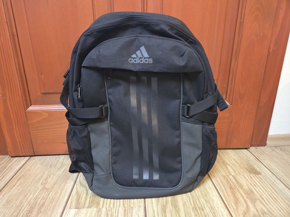 Ghiozdan Adidas ca nou